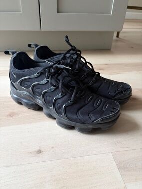 nike air vapormax plus black/black mens sz 10.5